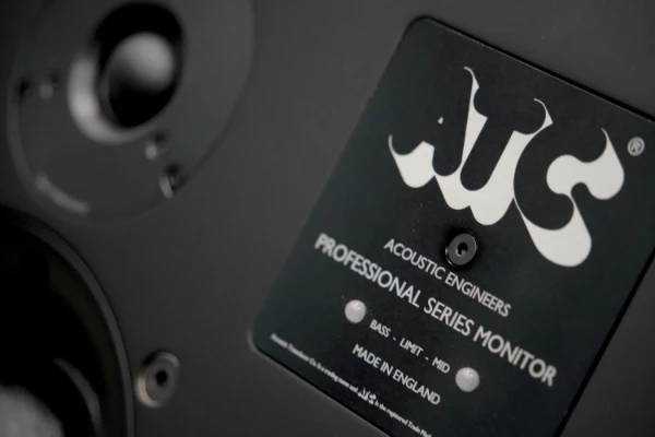 hardware-mezcla-mastering-aragon-03 Monitores premium estudio de grabacion Zaragoza