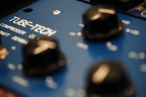hardware-mezcla-mastering-aragon-04 Tube-tech premium estudio de grabacion Zaragoza