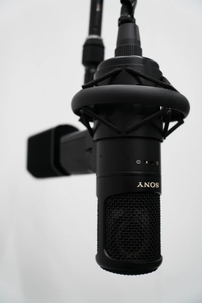 microfonos-estudio-grabacion-zaragoza-01 Micrófono Sony C800G para grabación de voces profesionales en Zaragoza