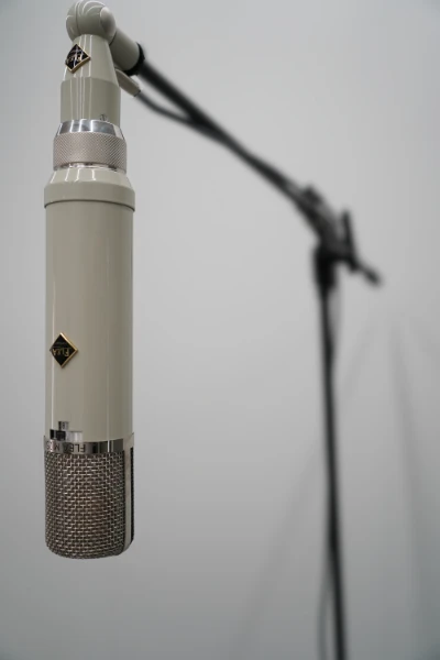 microfonos-estudio-grabacion-zaragoza-02 Micrófonos de alta gama para cantantes y artistas urbanos Zaragoza